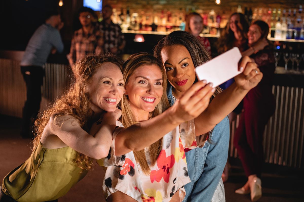Ladies Night in Dubai (3) 3 Ladies taking a selfie, ladies night in Dubai