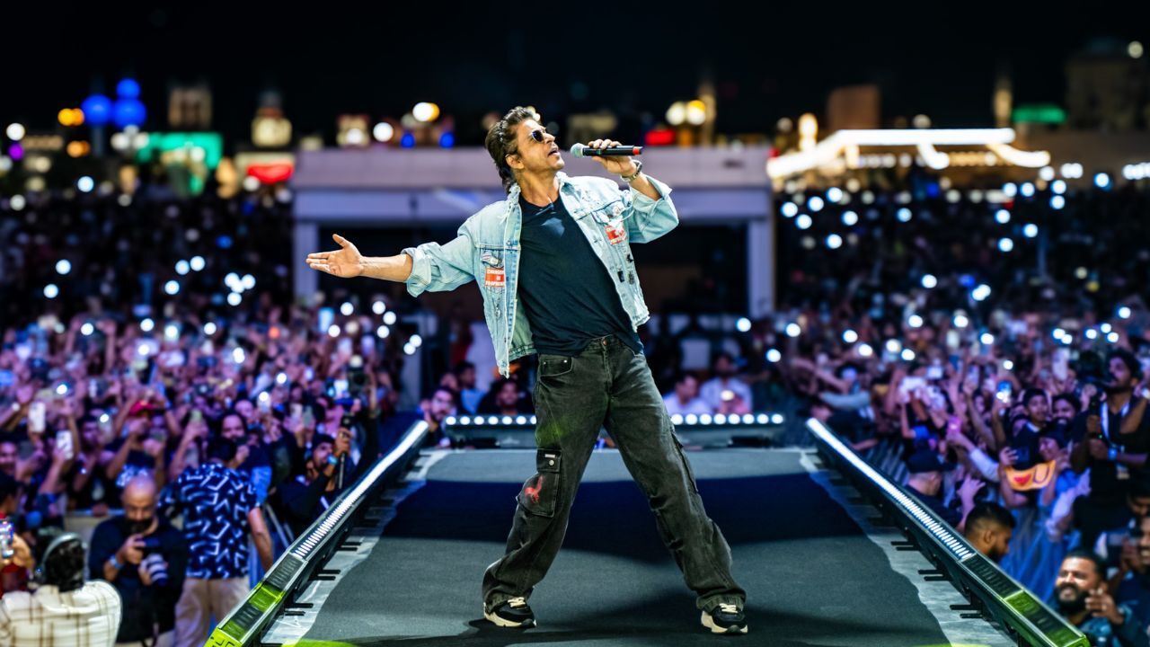 skr at global village Shah Rukh Khan at global village