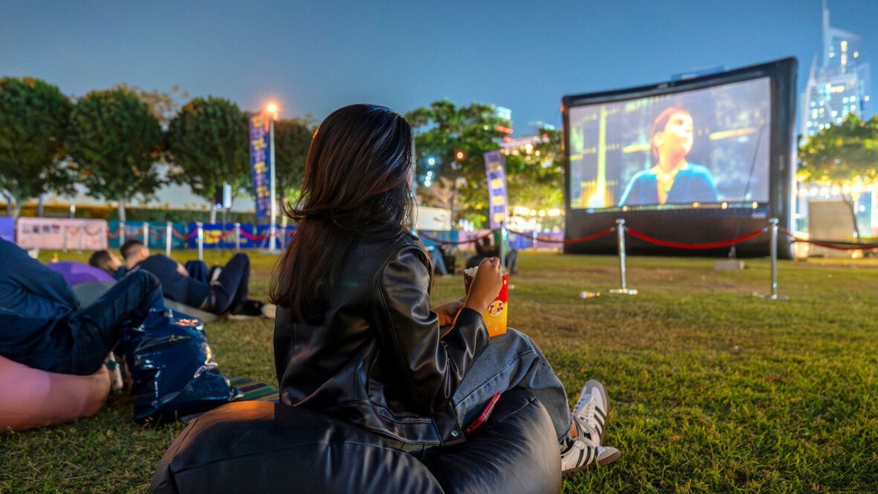 jlt under the stars cinema (2) JLT Park Under the Stars Cinema, outdoor cinema in dubai for families