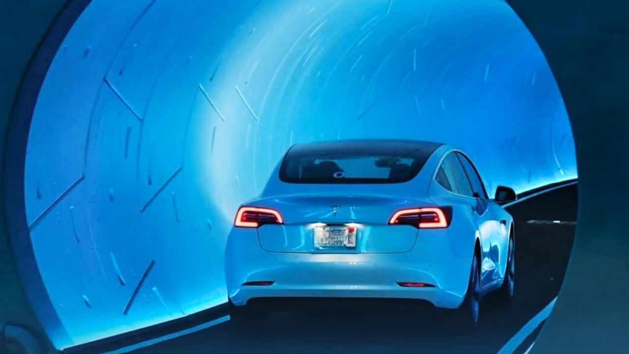 elon musk dubai loop Elon musk unveils dubai loop