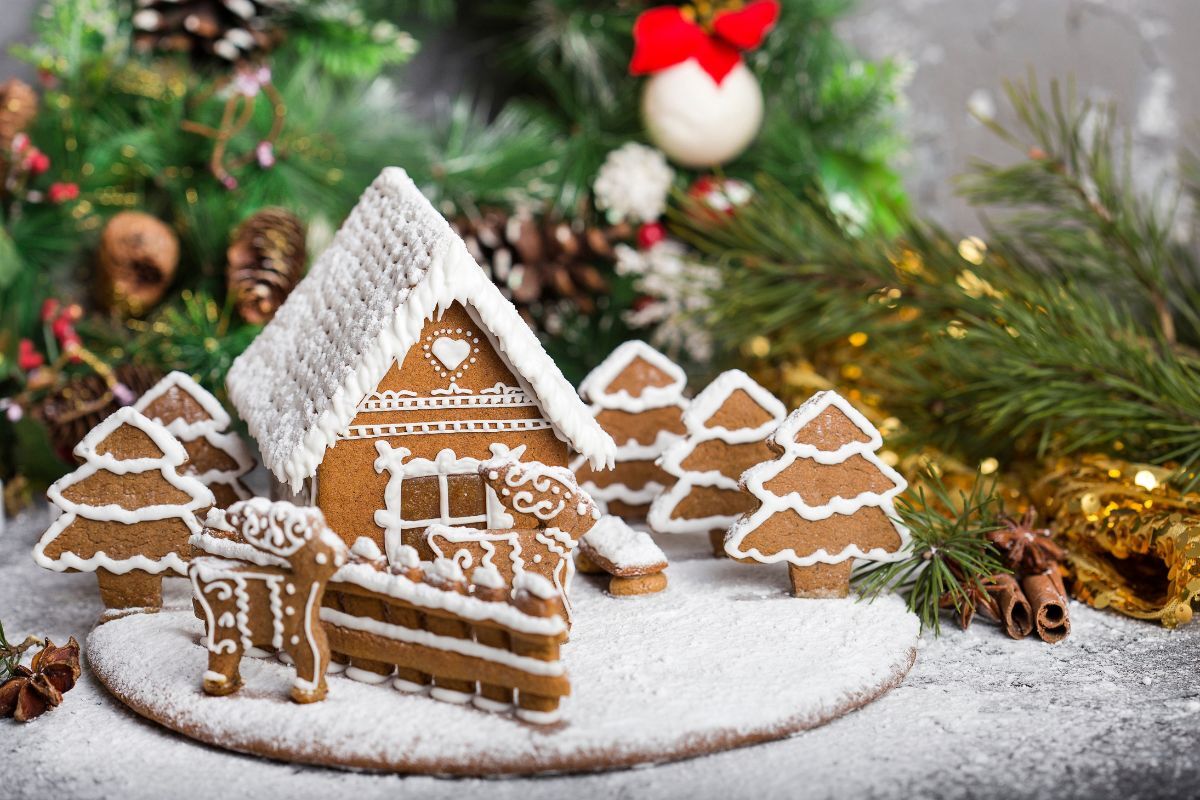 Gingerbread house (2) Gingerbread house